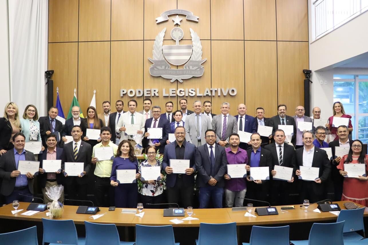 You are currently viewing Profissionais da Administração recebem homenagem em sessão solene na Câmara Municipal de Palmas